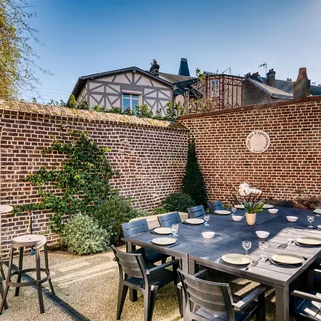 Magnifique 240m2 Plein Centre - 600m - 2 A 15 Personnes Villa