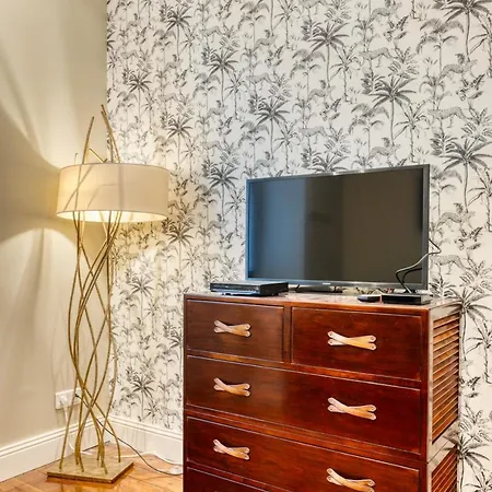 Magnifique 240m2 Plein Centre - 600m - 2 A 15 Personnes Villa