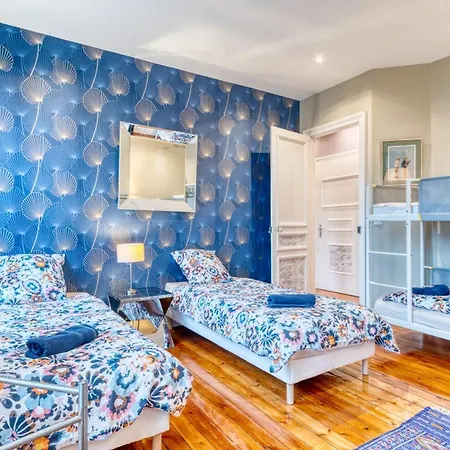Villa Magnifique 240m2 Plein Centre - 600m - 2 A 15 Personnes *