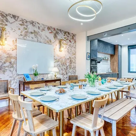 Villa Magnifique 240m2 Plein Centre - 600m - 2 A 15 Personnes *